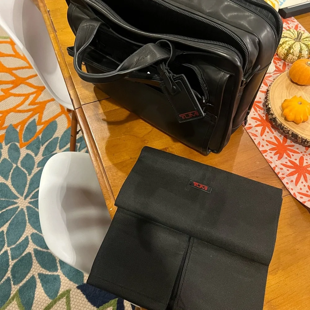 Tumi Black Leather Men's Business Briefcase